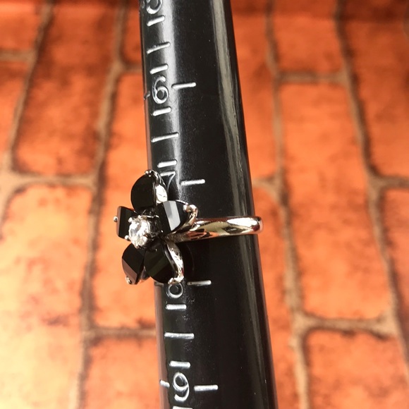 Sterling Silver Black Flower Ring Size 7.5 - Picture 12 of 12